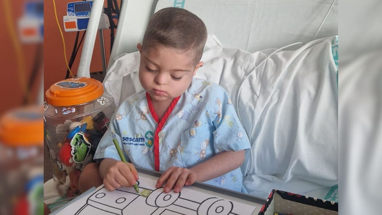 Súper Huguete, pequeño con síndrome de Down y leucemia infantil