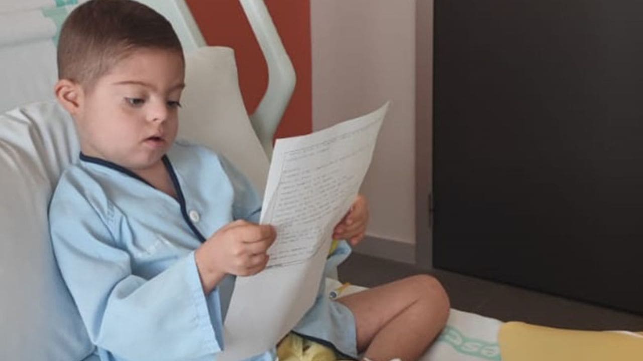 Súper Huguete, pequeño con síndrome de Down y leucemia infantil