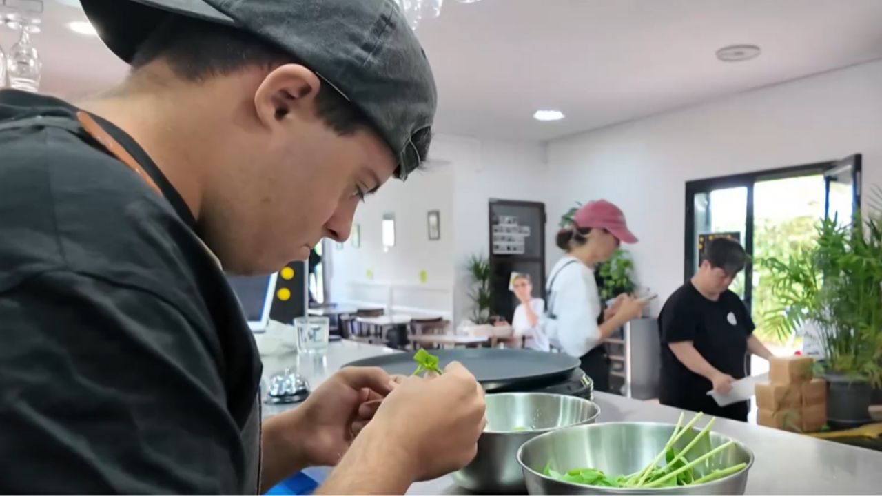 Vrutal Club nuevo restaurante inclusivo en Madrid, con trabajadores con discapacidad intelectual