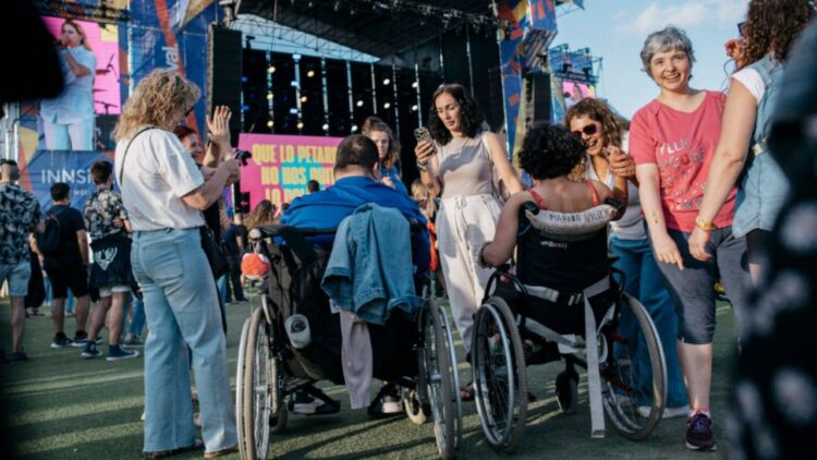 Reclaman mejoras de accesibilidad para personas con discapacidad en los conciertos