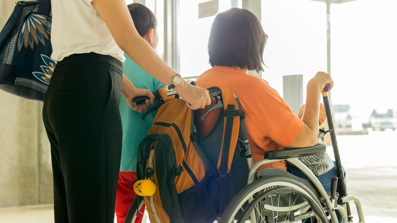 Denuncian una discriminación hacia personas con movilidad reducida en el aeropuerto de San Sebastián