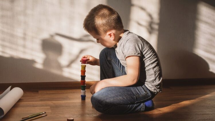 Niño con autismo