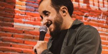 Felipe Mateos, cómico de 29 años con osteogénesis imperfecta: «Reírnos de lo que duele también es una forma de entender la vida»