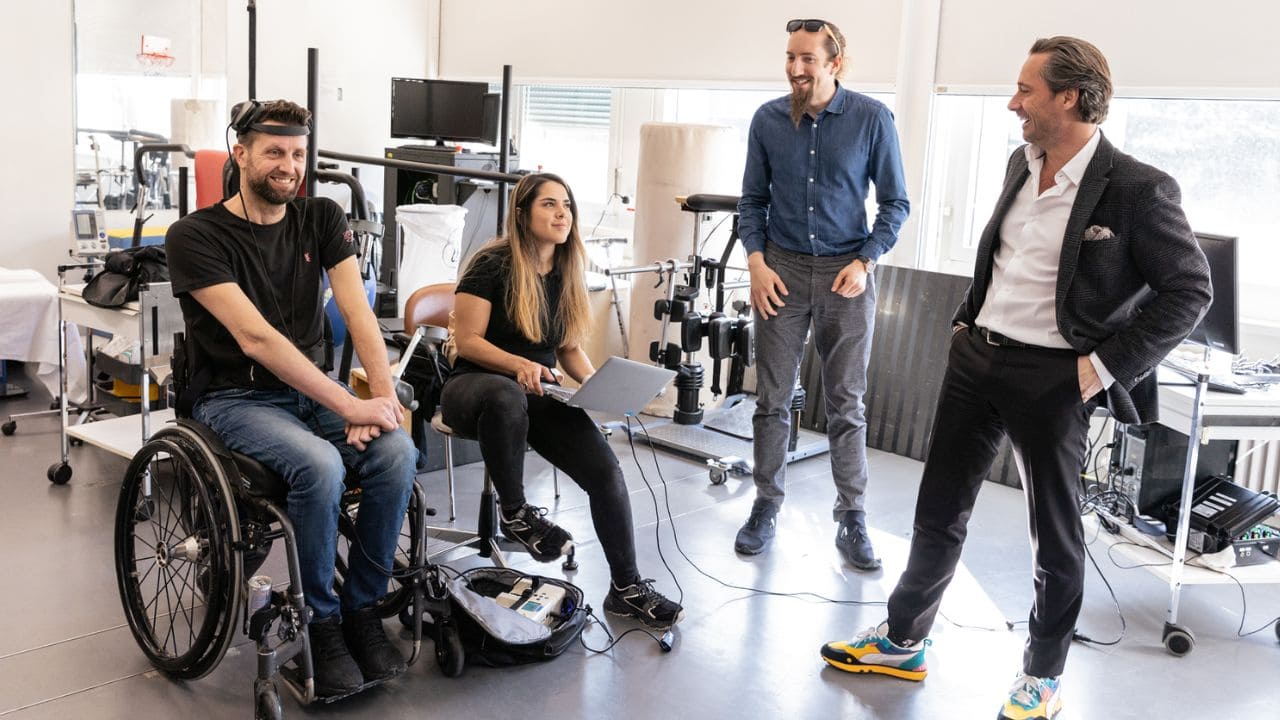 Investigadores de Suiza desarrollan un implante para mejorar la calidad de vida de personas con lesión medular