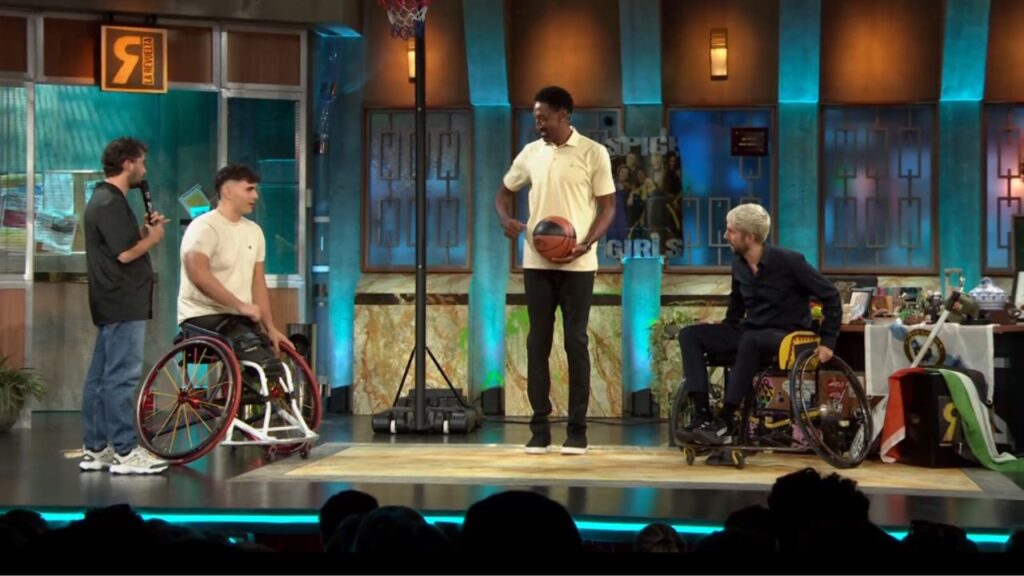 Broncano visibiliza en ‘La Revuelta’ el baloncesto en silla de ruedas con Scottie Pippen y ‘Pincho’ Ortega