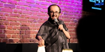 La historia de Felipe Mateos, cómico con discapacidad: "reír de los que nos duele es una forma de entender la vida"