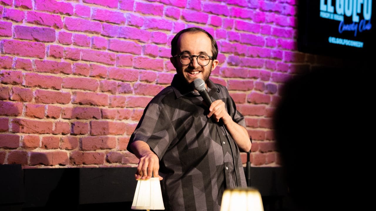 La puesta en escena de Felipe Mateos, cómico con discapacidad: «reír de lo que duele es una forma de entender la vida»