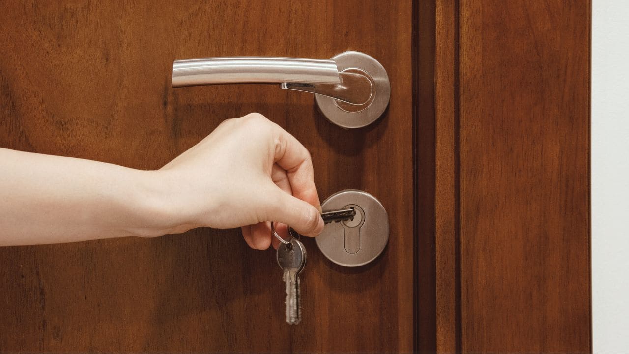 Inquilinos okupan la vivienda de una persona una discapacidad del 78%