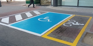 Ciudadano inicia una recogida de firmas para respetar las plazas de aparcamiento PMR