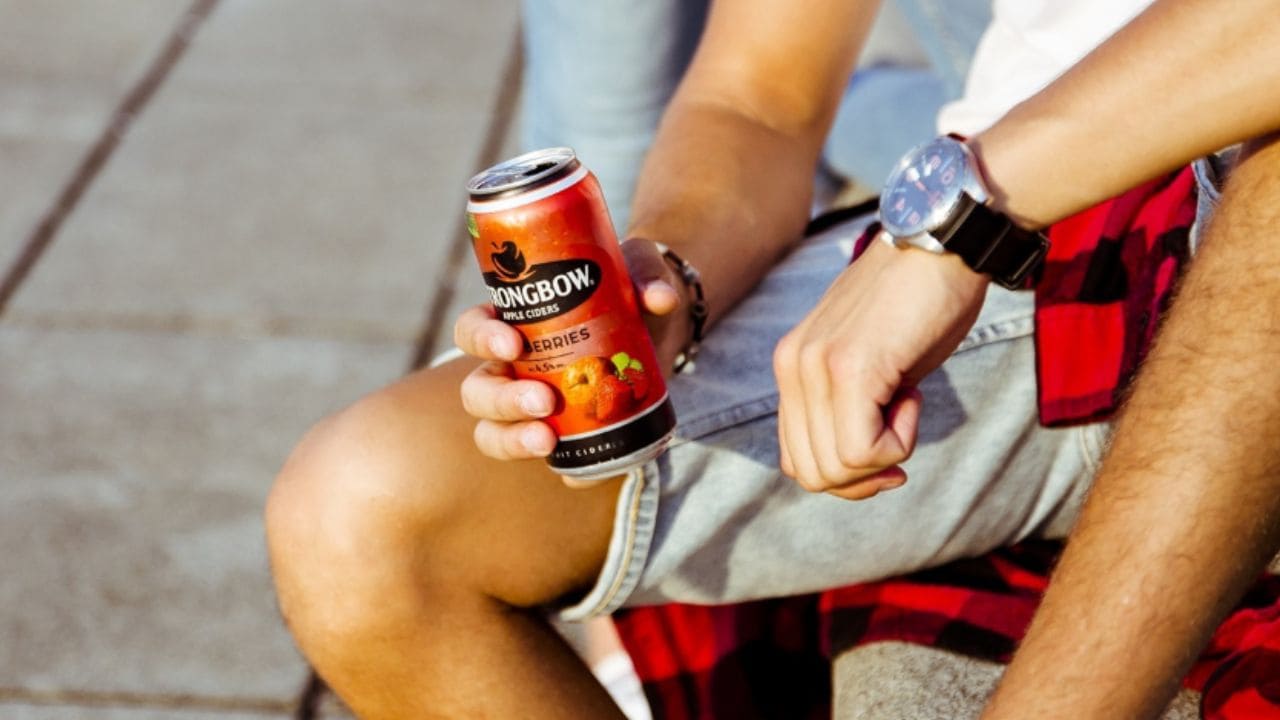 Strongbow incorpora códigos NaviLens en sus bebidas para mejorar la accesibilidad