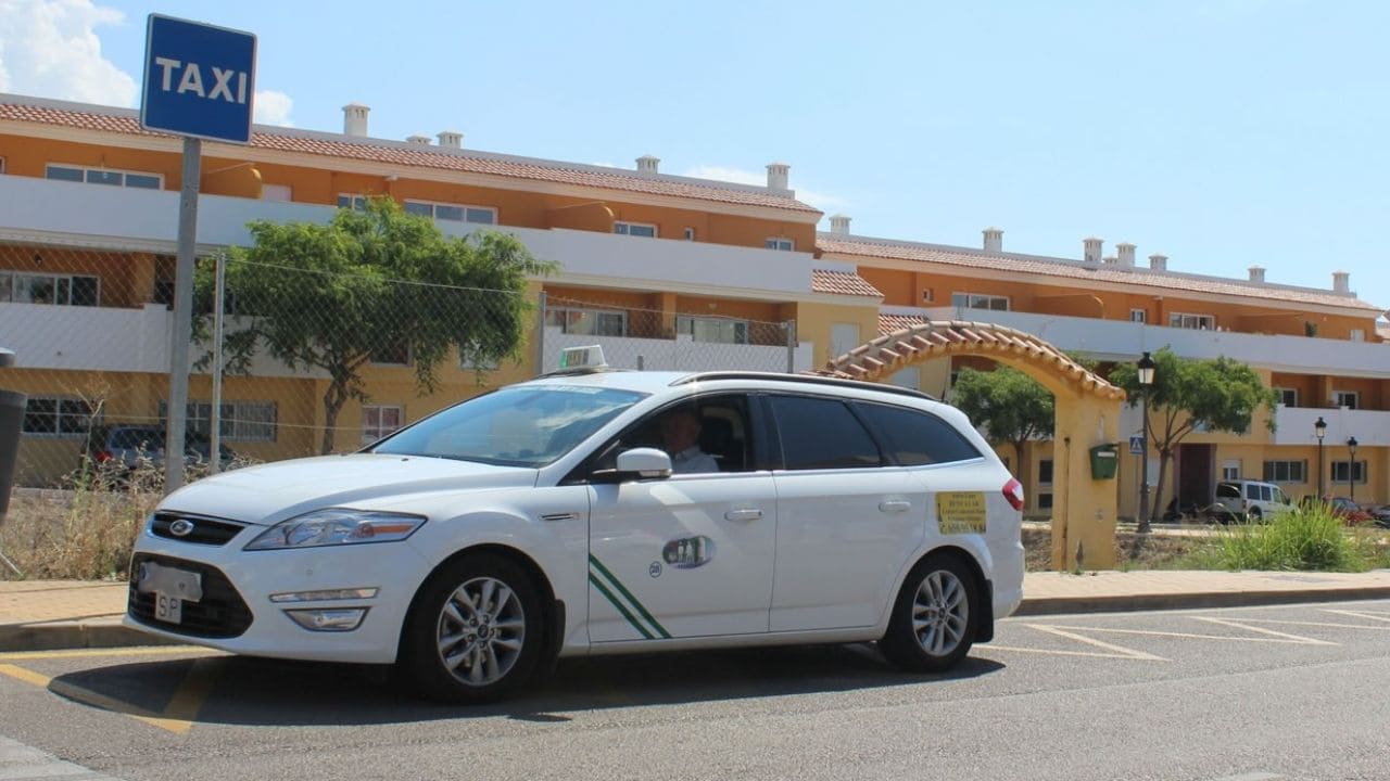 Estepona aumenta el número de taxis adaptados para personas con movilidad reducida