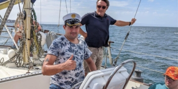 Personas con discapacidad navegando en el velero 'Laion'