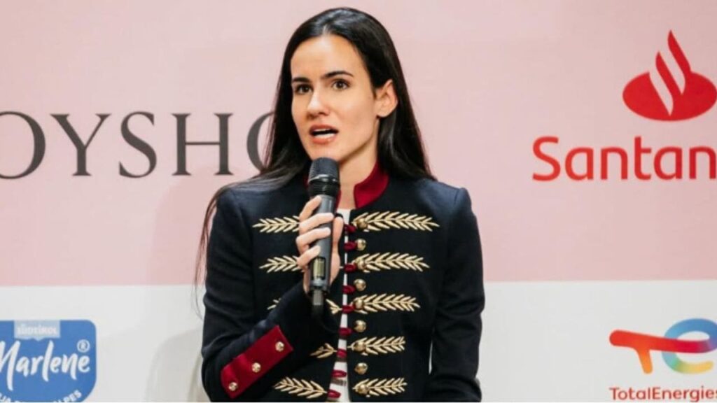 Alba García, atleta ciega, muestra cómo se desplaza en el metro de Madrid: «Con mi bastón y utilizando algunos trucos»