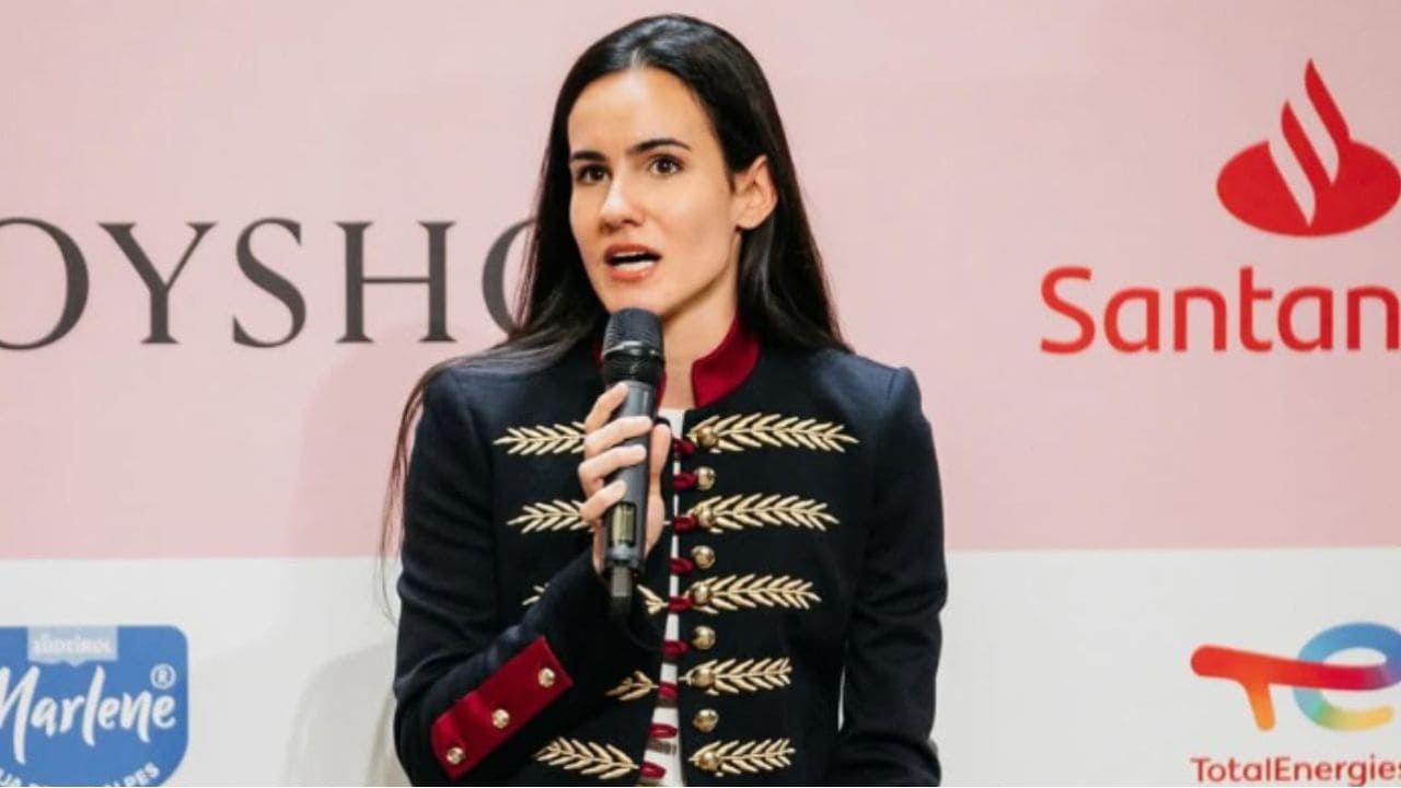 Alba García, atleta ciega, muestra como se desplaza en el metro de Madrid: "Con mi bastón y utilizando algunos trucos"