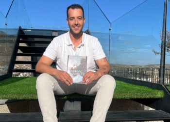 Antonio Manuel Cáceres, con su libro 'Normal o como tú' en Loja discapacidad