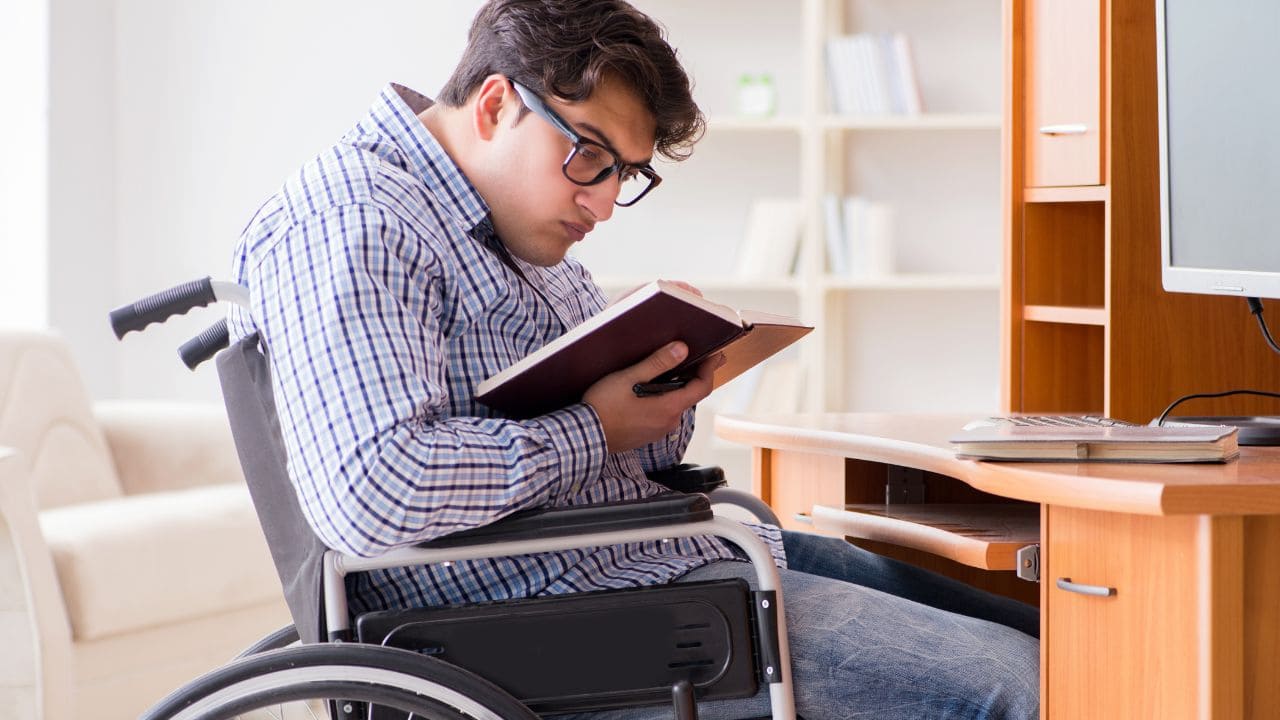 Ayudas de la Fundación ONCE para opositores con discapacidad