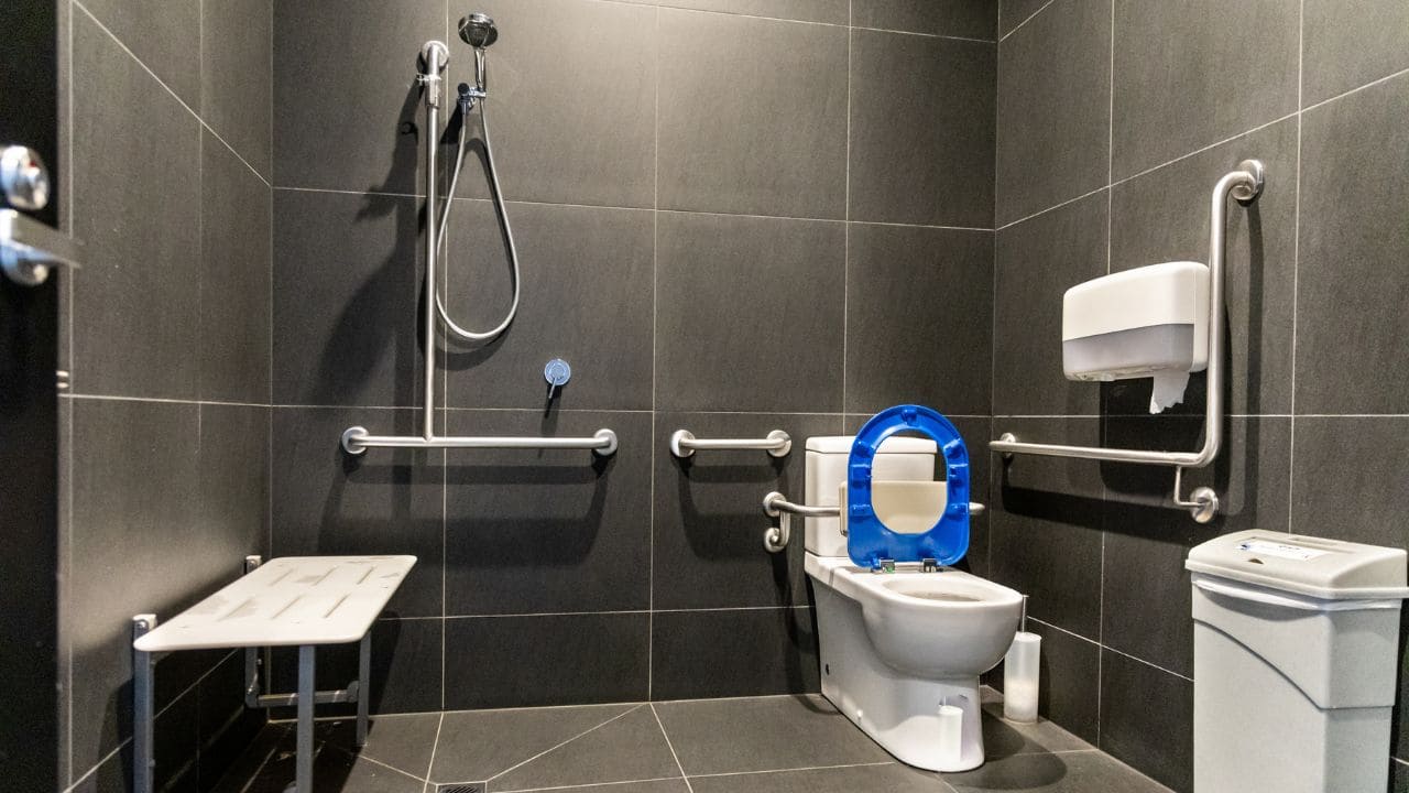 Baño accesible y ahorro en el consumo de agua