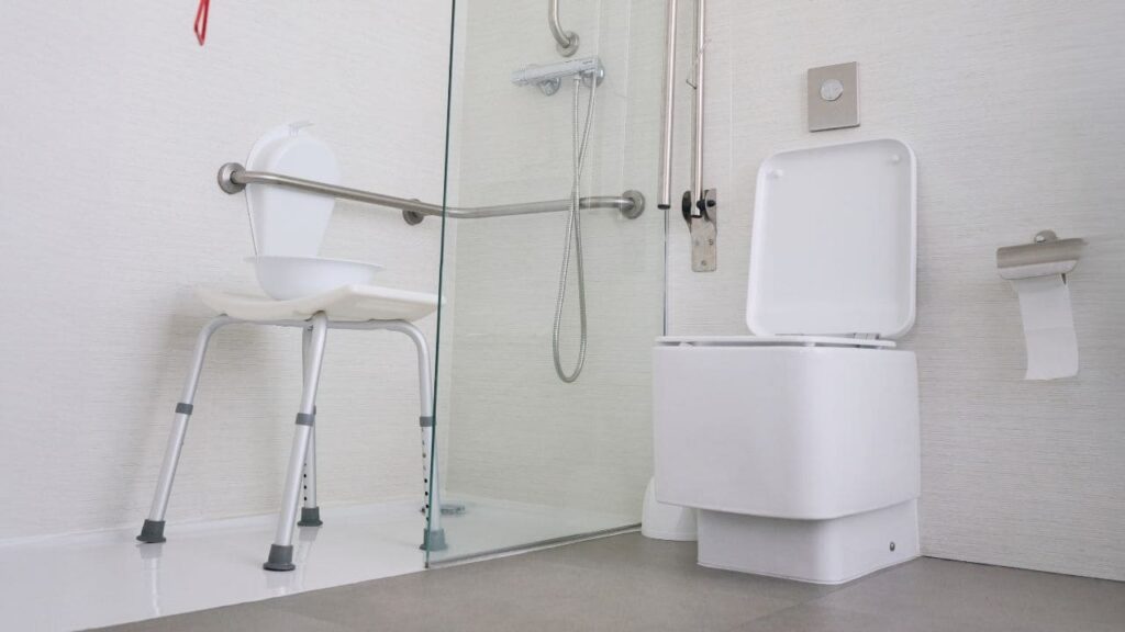 Los baños accesibles también pueden ayudar a ahorrar en el consumo de agua, según ‘Presto Equip’
