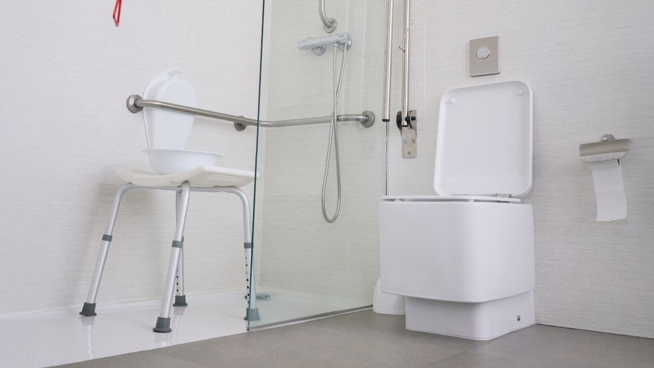 Los baños accesibles también pueden ayudar a ahorrar en el consumo de agua, según ‘Presto Equip’