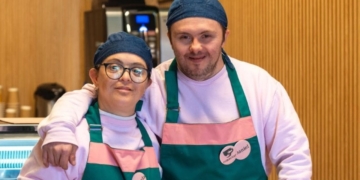 Trabajadores con síndrome de Down y discapacidad intelectual de la cafetería 'Conectar'