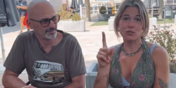 Carlota López, joven con padres sordos