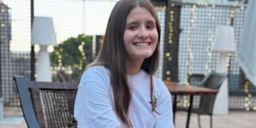 Carolina, niña con Ataxia de Friedreich