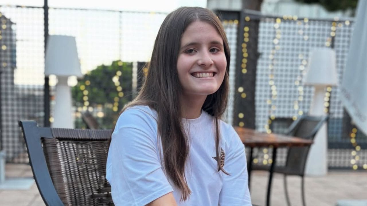 Carolina, niña con Ataxia de Friedreich