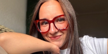 Con una sola mano y una sonrisa imborrable: el camino de Regina Martínez hacia la inclusión