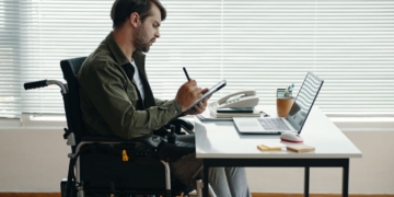 Diferencia de importe entre la incapacidad permanente total y la incapacidad permanente absoluta./ Licencia Adobe Stock