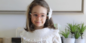 Elenita, pequeña con enfermedad de NEDAMSS enfermedad neurodegenerativa