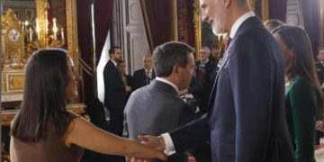 El saludo ‘mano-muñón’ de Regina Martínez con el Rey Felipe VI: "Acercar la lucha por la discapacidad a todo el mundo"
