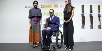 Francisco Zuasti recoge el Premio Autónomo del Año 2025 a Tododisca