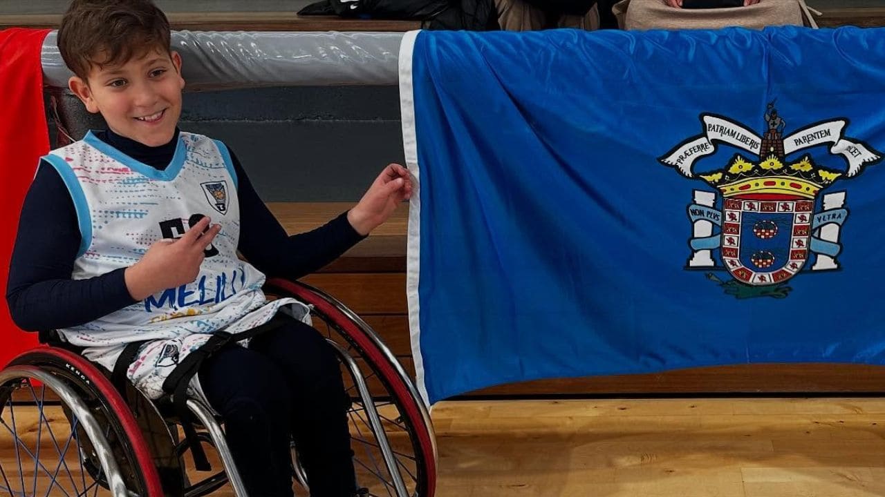 Harón, un niño con espina bífida que practica parkour