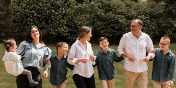La historia de Lola y Pablo, padres de seis hijos, tres de ellos adoptados con discapacidad