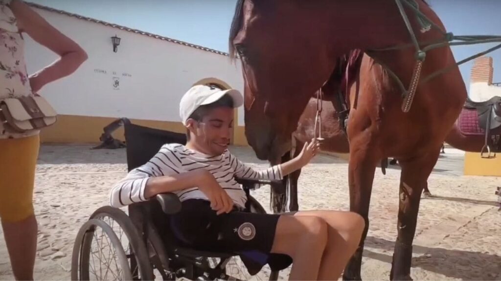 El caso de Leoinel Hernández en España: De estar en silla de ruedas a montar a caballo
