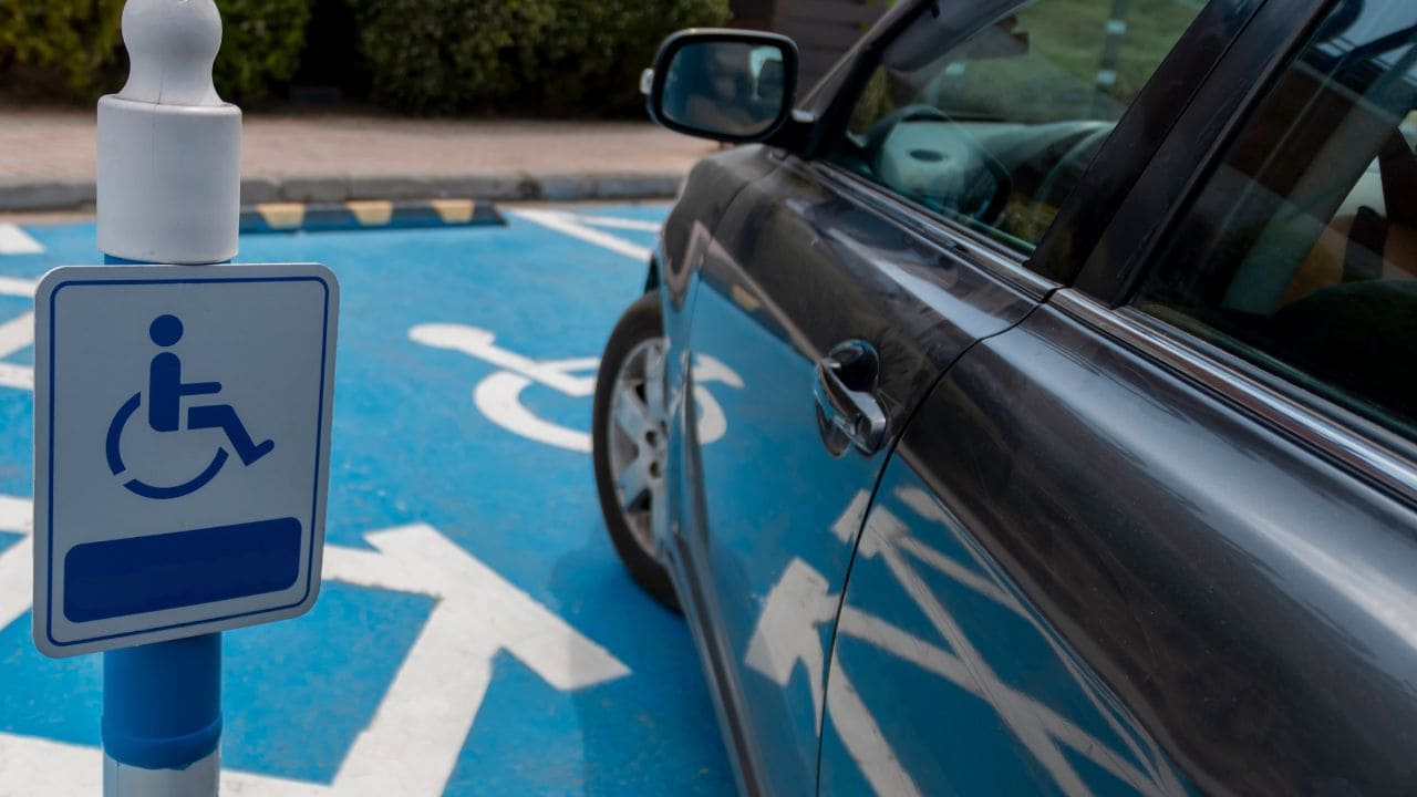 Aparcar en plaza PMR sin acreditación
