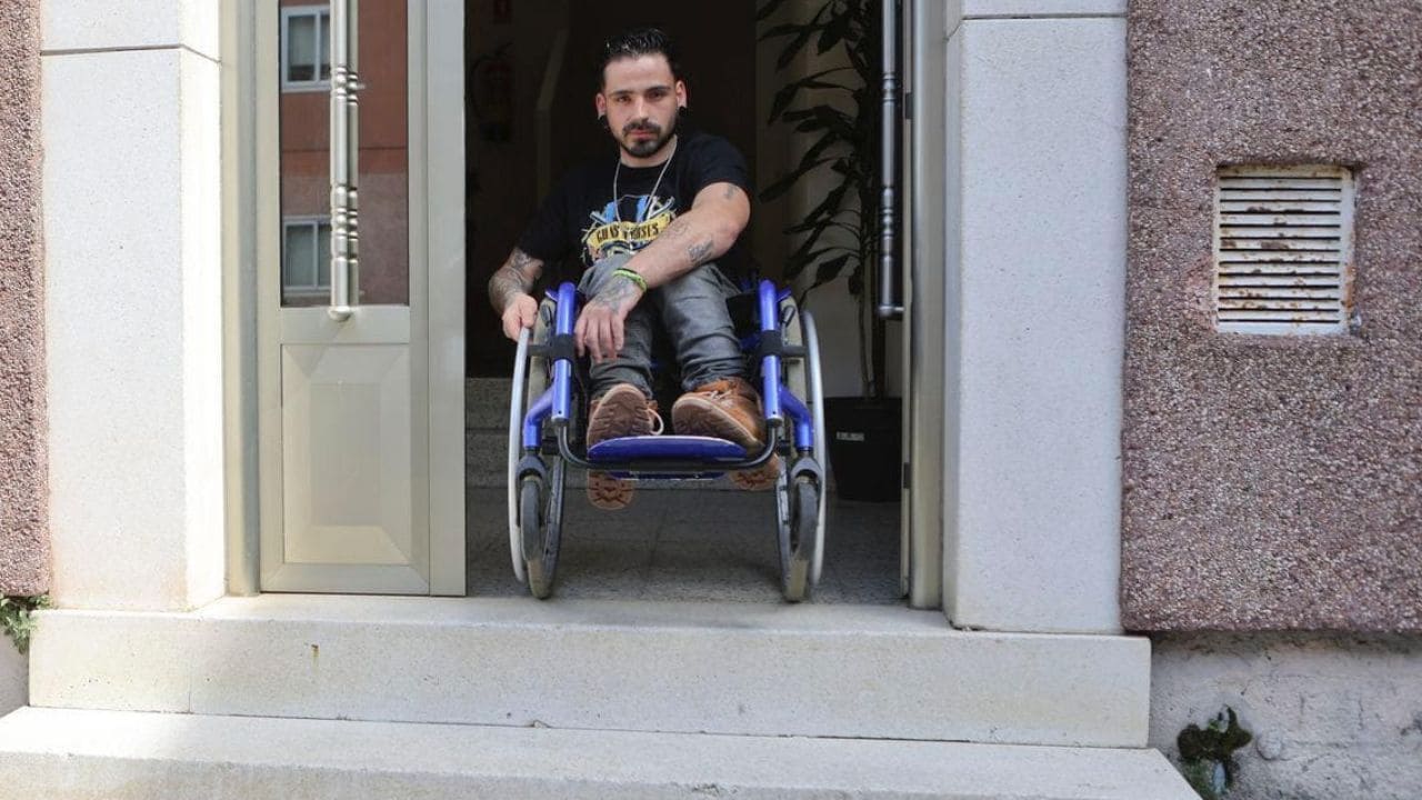 Un proyecto de vida: 'Por mis ruedas', la marca de ropa de Mario Becerra, un joven con espina bífida