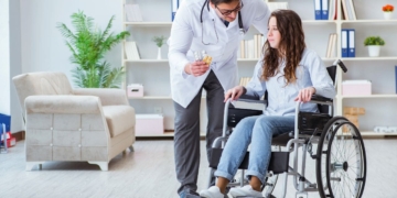 Qué condiciones se deben cumplir para obtener una discapacidad igual o superior al 65%