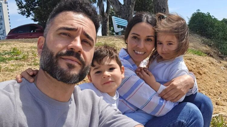 Alejandro, que lucha contra el cáncer, junto a su familia