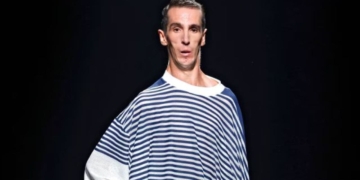 Álex Roca participando en la 'Allianz EGO Fashion Week' parálisis cerebral discapacidad