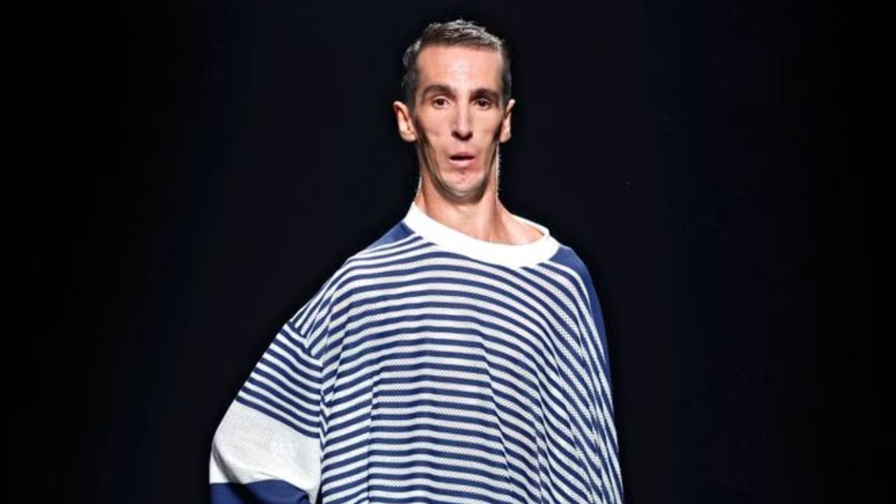 Álex Roca participando en la 'Allianz EGO Fashion Week' parálisis cerebral discapacidad