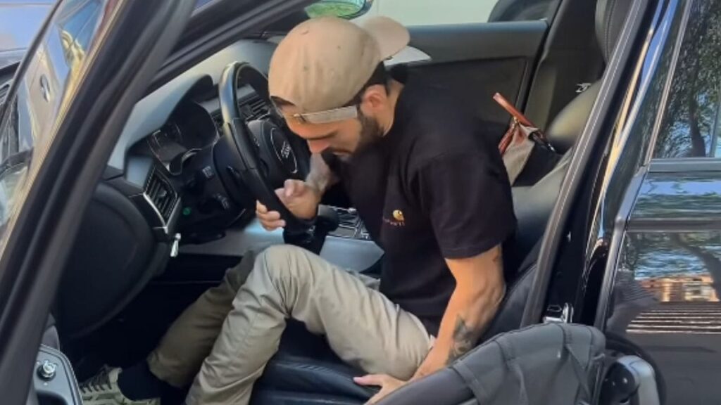 Ander Arteaga estalla contra los conductores incívicos que aparcan en plazas PMR sin tarjeta: «Estoy muy cansado»