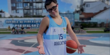 Angelo Fregonese, un influencer con síndrome de Down que enseña a jugar al baloncesto en sus redes sociales