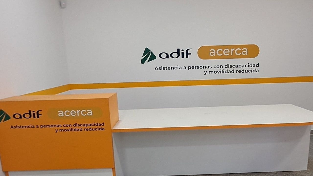 Nueva oficina de Adif de atención a viajeros con discapacidad o con movilidad reducida