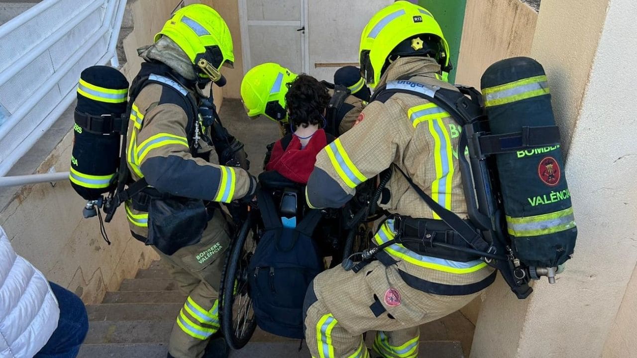 Los bomberos de Valencia recibirán formación para atender a las personas con discapacidad en situaciones de emergencia