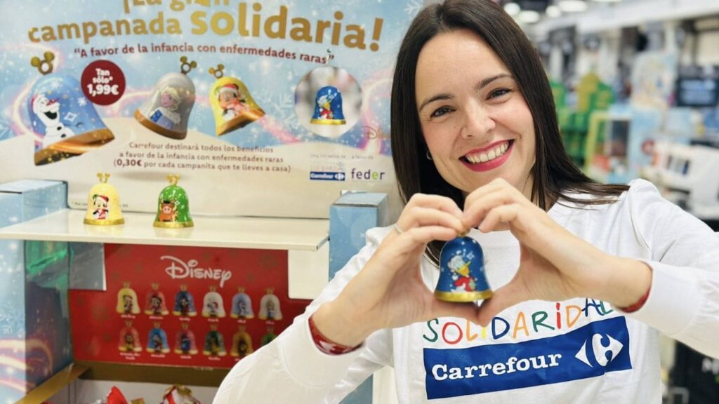 Carrefour lanza una colección navideña de campanitas ‘Disney’ para impulsar la investigación de enfermedades raras