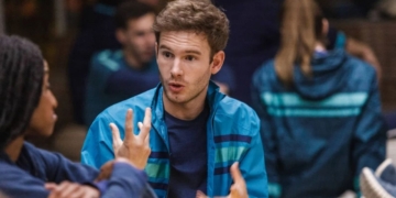 Carlos Soroa, actor con discapacidad auditiva