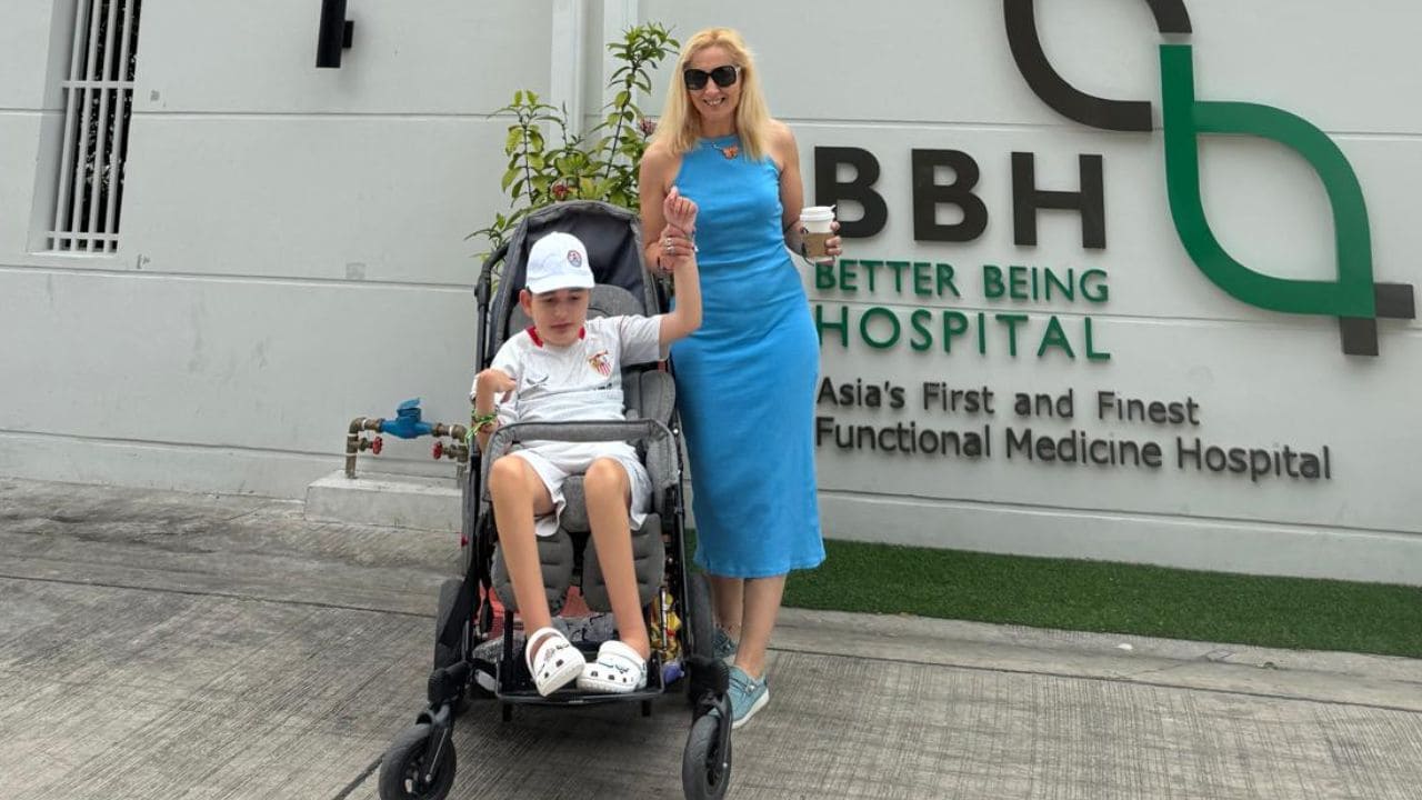 Carlos y su madre, Rocío, en Tailandia