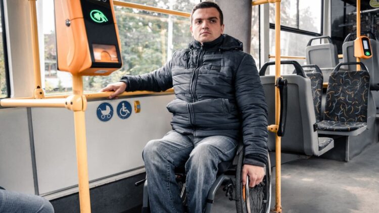 Las personas con discapacidad podrán viajar gratis en los autobuses urbanos de Puertollano