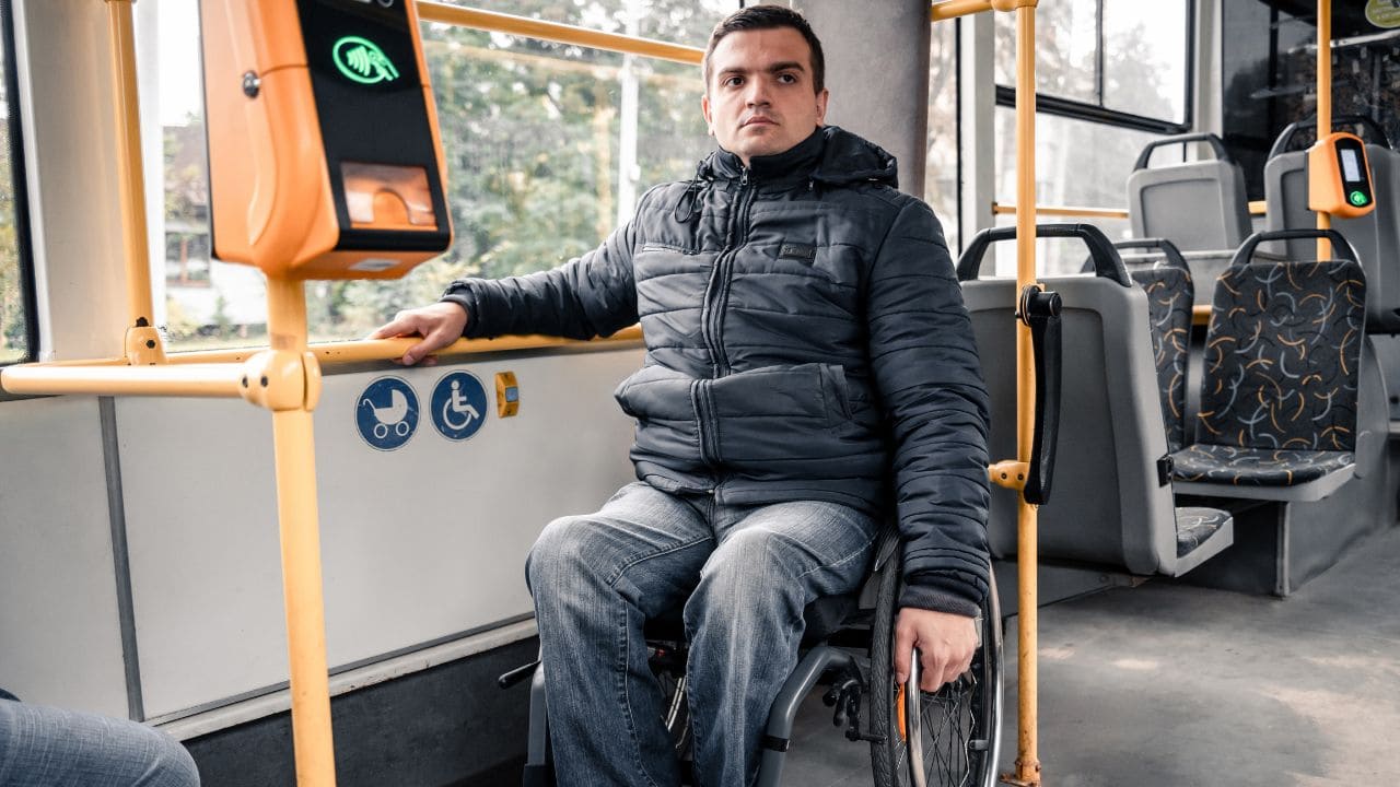 Las personas con discapacidad podrán viajar gratis en los autobuses urbanos de Puertollano